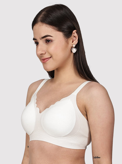 Women Seamless Padded Full Coverage Bra with Scalloped Neckline