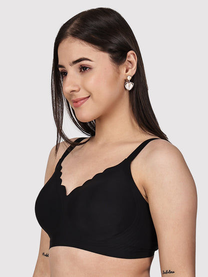 Women Seamless Padded Full Coverage Bra with Scalloped Neckline