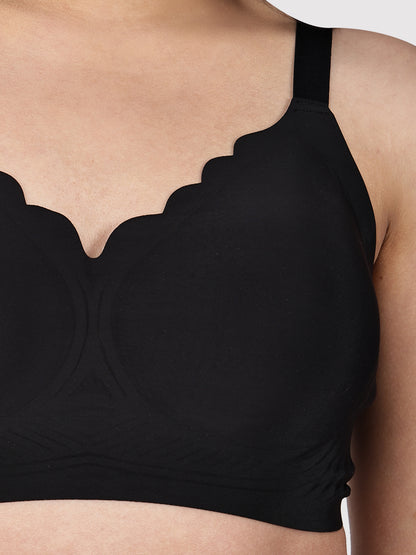 Women Seamless Padded Full Coverage Bra with Scalloped Neckline