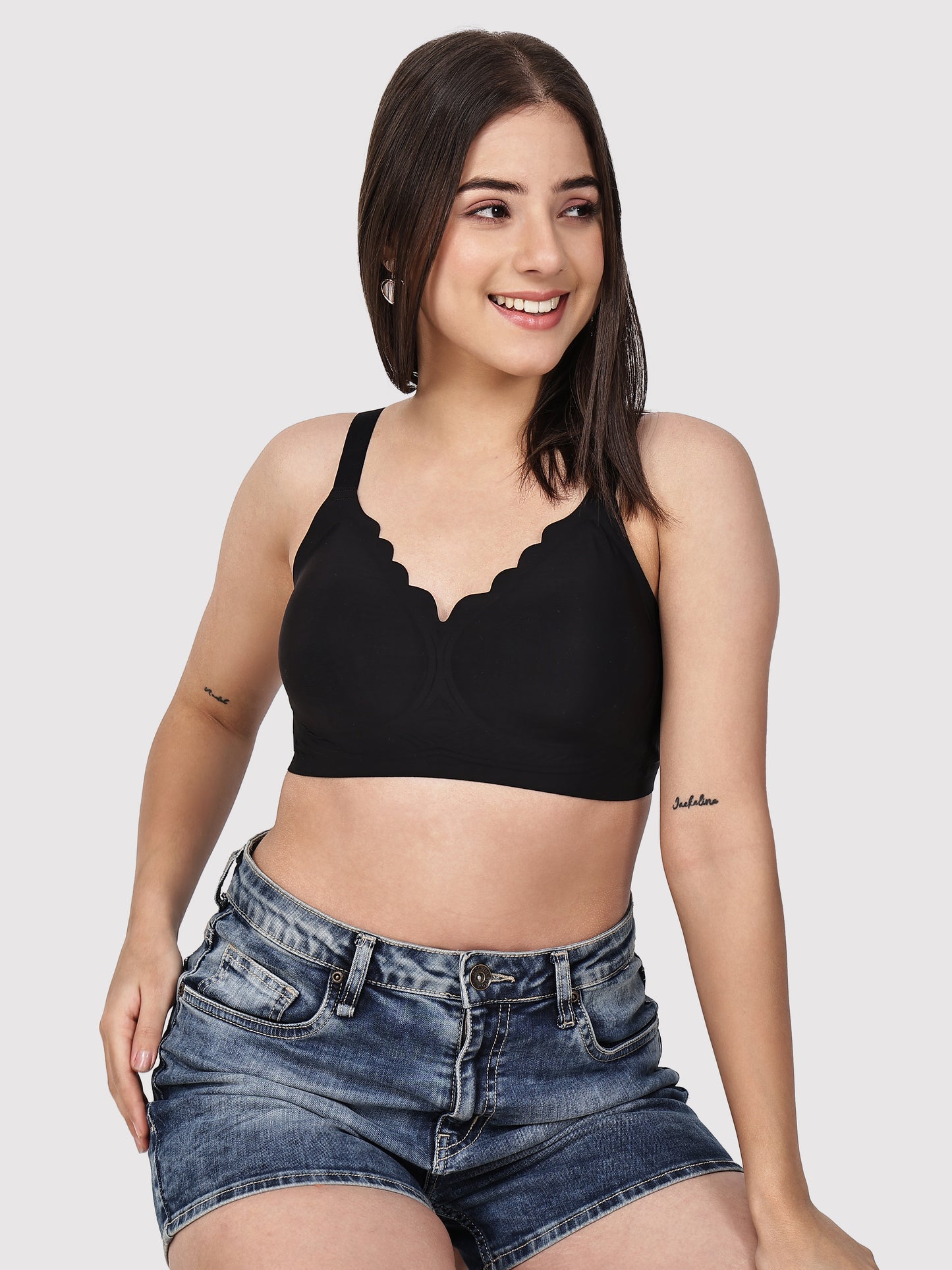 Women Seamless Padded Full Coverage Bra with Scalloped Neckline