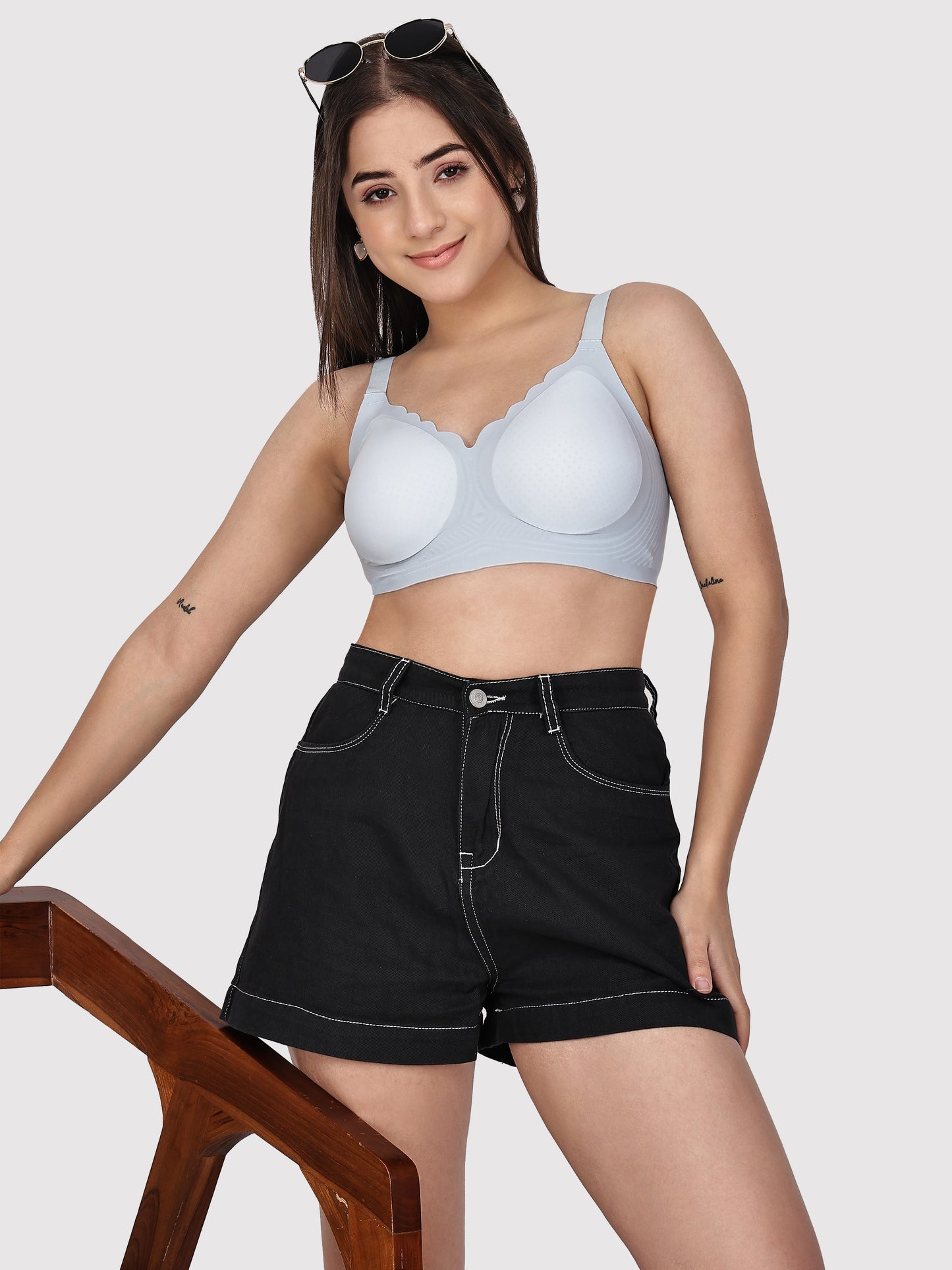 Women Seamless Padded Full Coverage Bra with Scalloped Neckline