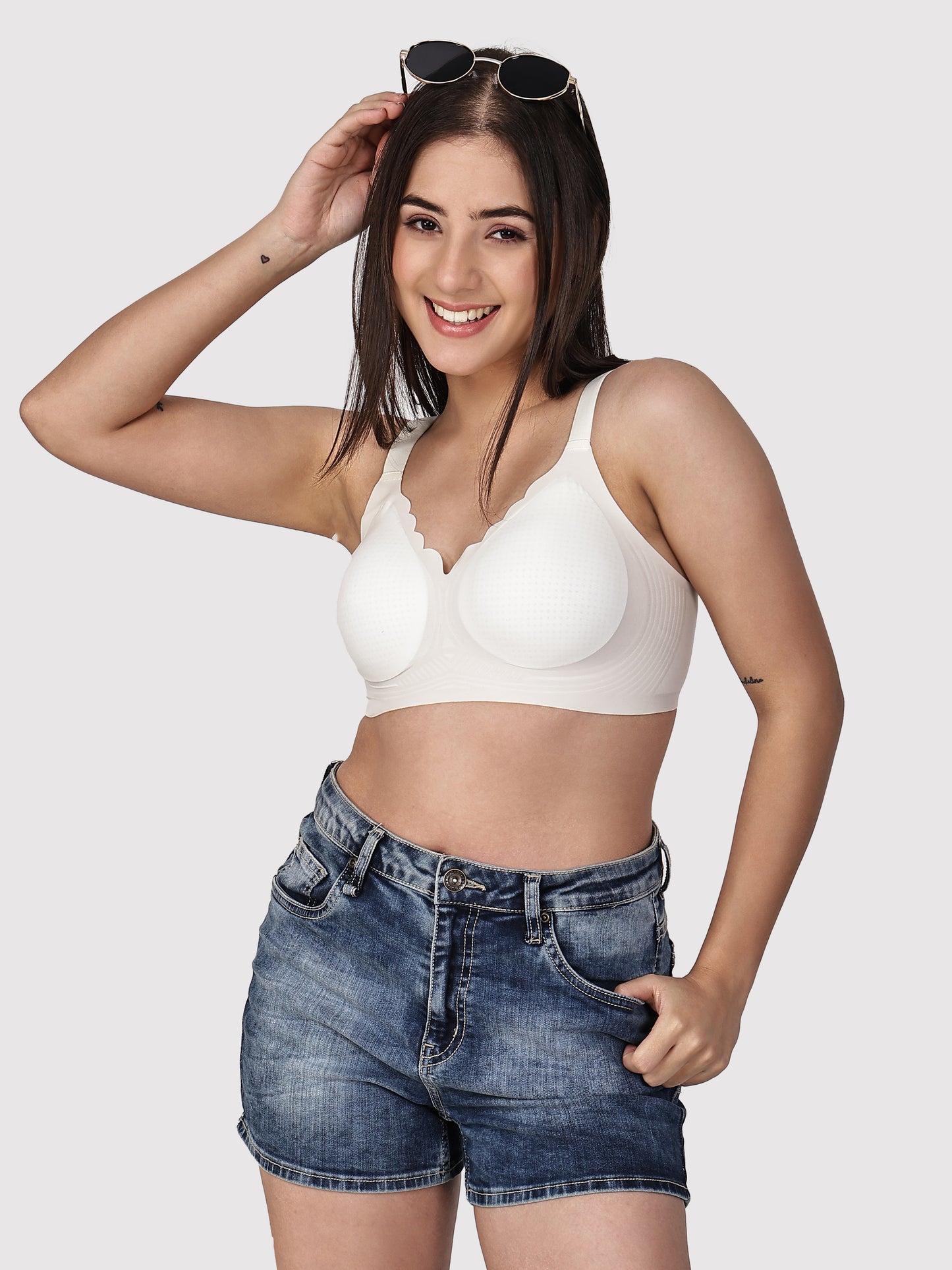 Women Seamless Padded Full Coverage Bra with Scalloped Neckline